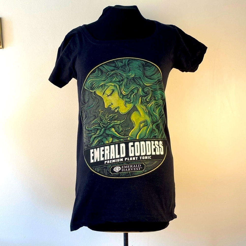 Emerald goddess t-shirt size XL 100% cotton green decal on black shirt fits med.